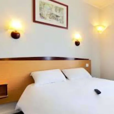 Hotel Campanile Nature - Paris Ouest Port 3*