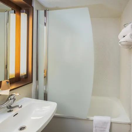 Campanile Nature - Paris Ouest Port Hotel