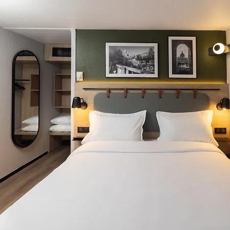 Campanile Nature - Paris Ouest Port Hotel